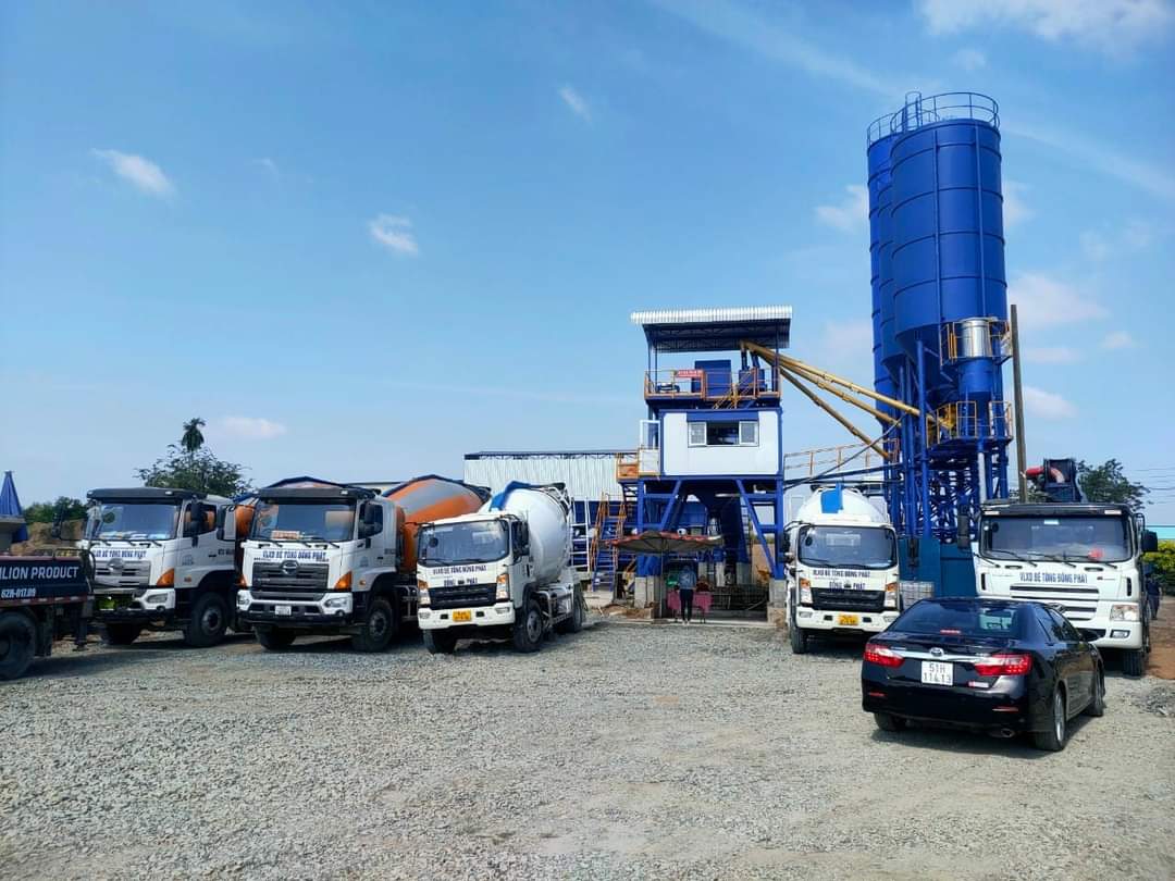 Trộn bê tông thủ công tại công trình