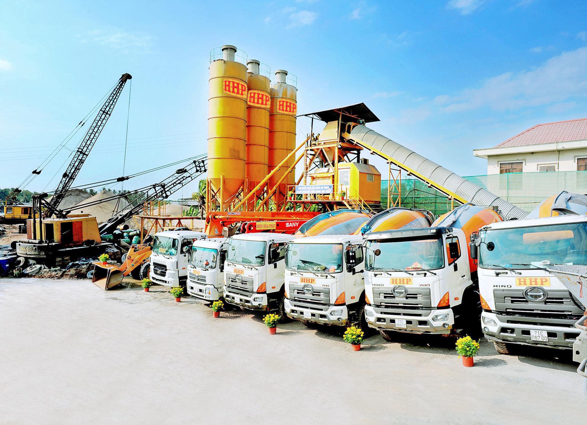 Trộn bê tông thủ công tại công trình